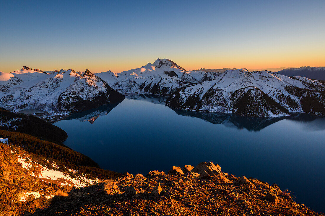 Kanada, British Columbia, Garibaldi Provincial Park. Panoramagrat bei Sonnenuntergang.