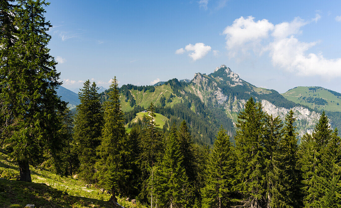 Mt. Kampenwand in den Chiemgauer Alpen in Oberbayern. Europa, Deutschland, Bayern