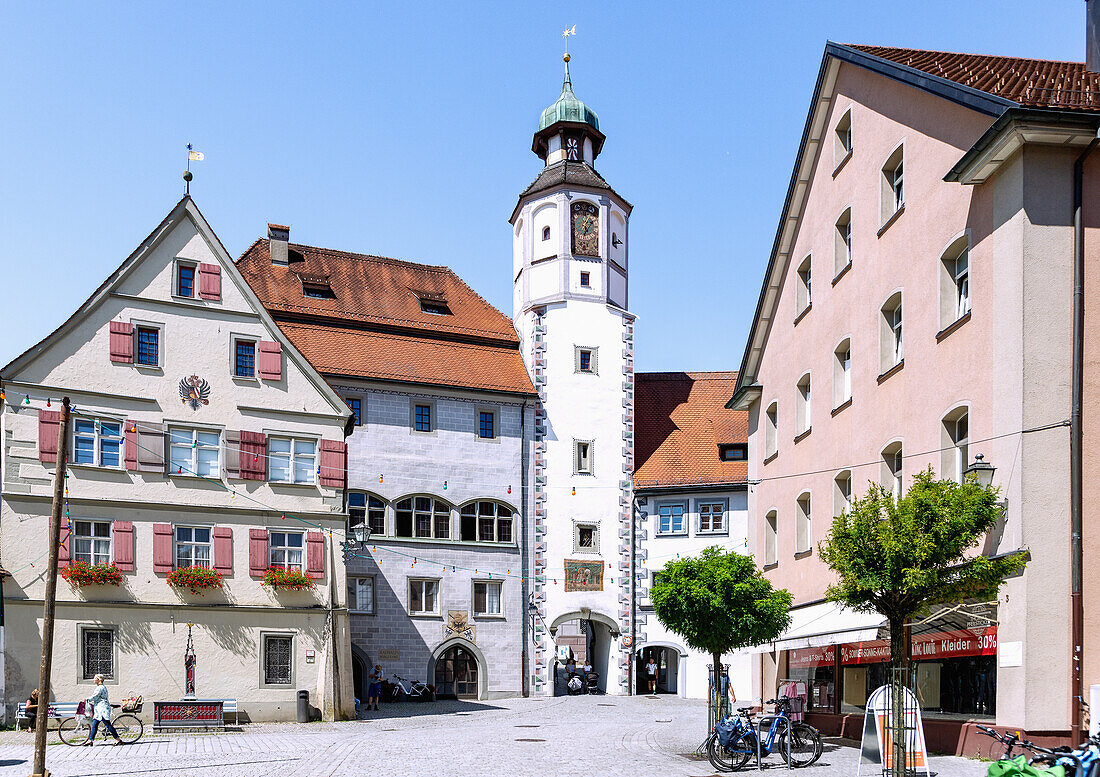Postplatz mit Pfaffenturm und Rückseite des Rathauses in der Altstadt von Wangen im Westallgäu in Baden-Württemberg in Deutschland