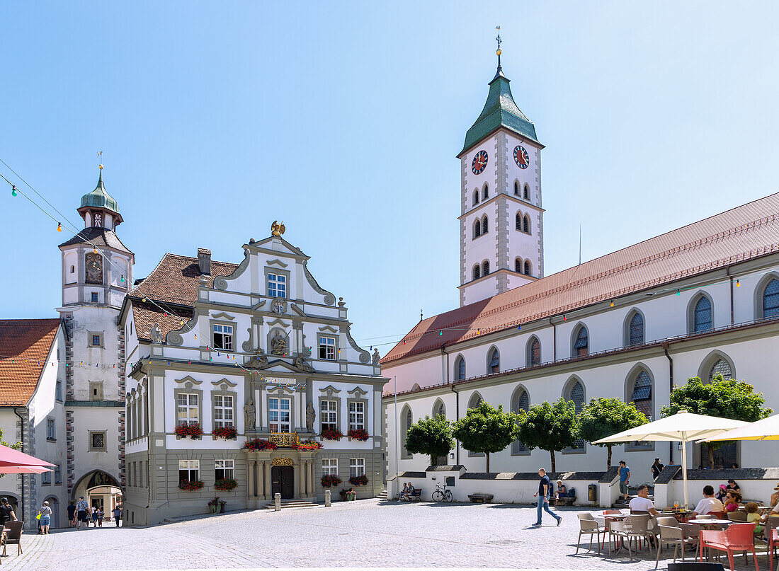 Market square with Pfaffenturm, town hall and parish church of St. Martin in the old town of Wangen in the Westallgäu in Baden-Württemberg in Germany