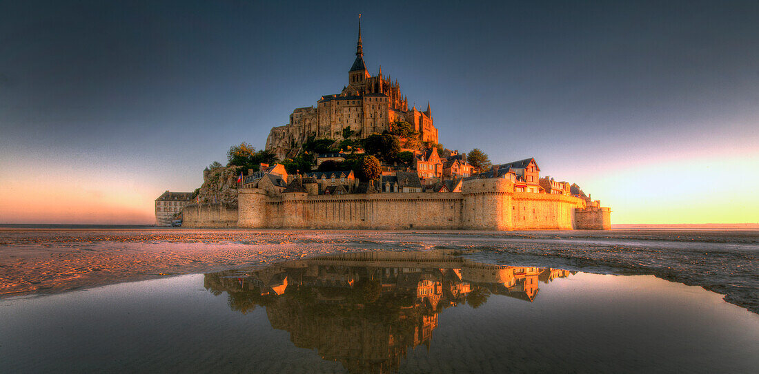 Mont Saint-Michel an der Küste der Normandie in Frankreich