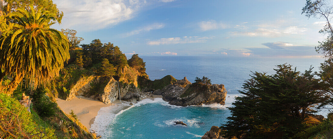 McWay Falls, Julia Pfeiffer Burns State Park, Big Sur, Kalifornien, USA