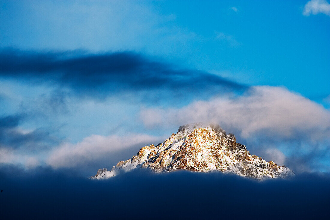 USA, Idaho. Sawtooth Range mountain and clouds