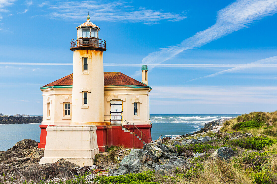 Bandon, Oregon, USA. The Coquille River Lighthouse on the Oregon coast.