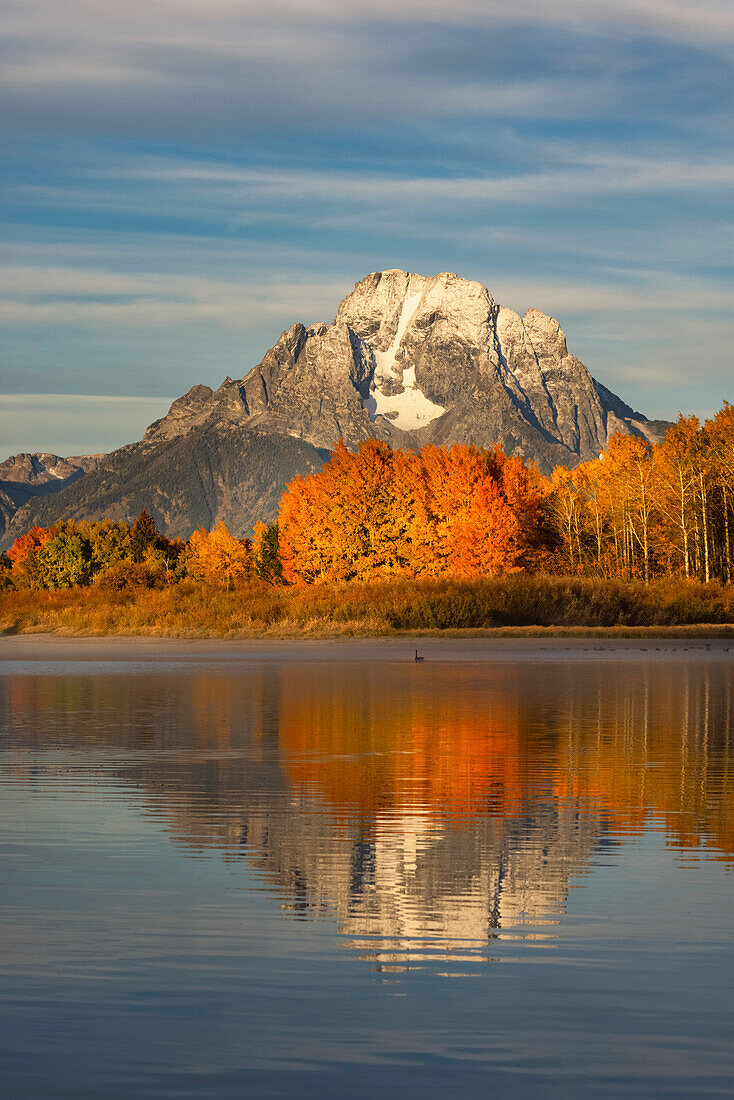 Herbstlicher Blick auf Mount Moran und Snake River, Grand-Teton-Nationalpark, Wyoming