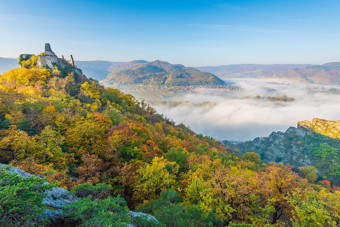 Ruine Dürnstein und das Donautal in der Wachau, Niederösterreich, Österreich