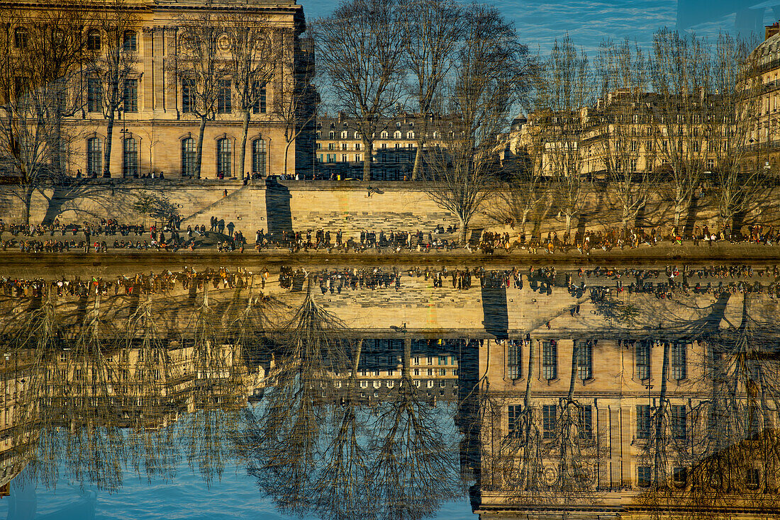 Doppelbelichtung der Ufer der Seine in Paris, Frankreich.