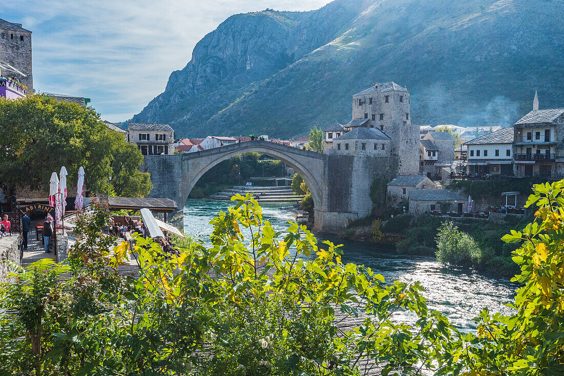 Alte Brücke über den Fluss Neretva in Mostar, Bosnien und Herzegowina