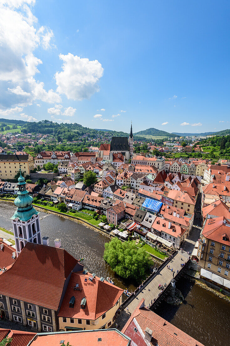 Blick vom Schlossturm auf die Altstadt von Cesky Krumlov, Südböhmen, Tschechien