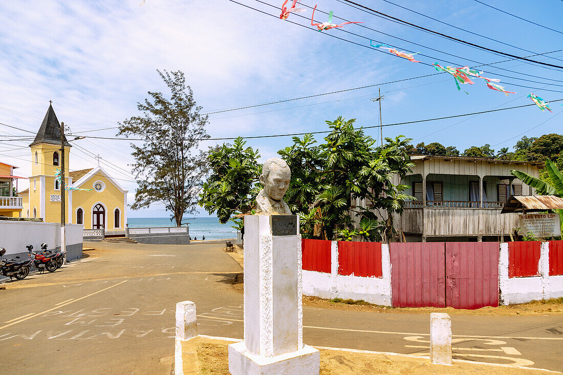 Santana mit Iglesia Santa Ana auf der Insel São Tomé in Westafrika