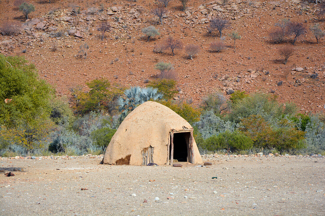 Namibia; Kunene Region; northern Namibia; Kaokoveld; Himba Village on the Kunene River ; typical mud hut in the form of an igloo