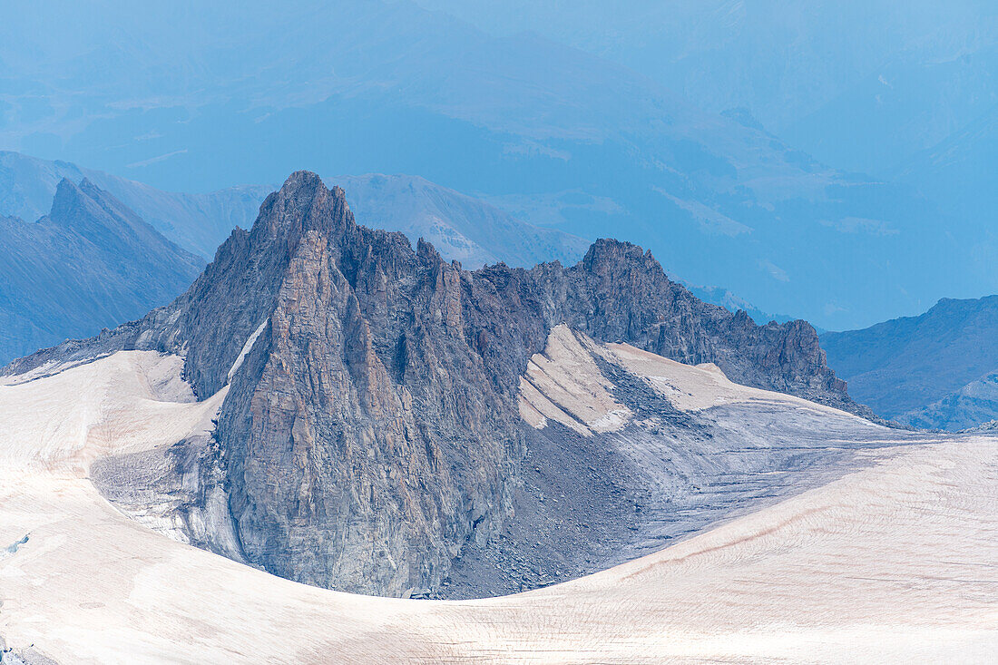 Blick von der Aiguille du Midi auf die Aiguilles Marbrées, Vallée de Chamonix-Mont-Blanc, Le Mont-Blanc, Bonneville, Haute-Savoie, Auvergne-Rhône-Alpes, Frankreich
