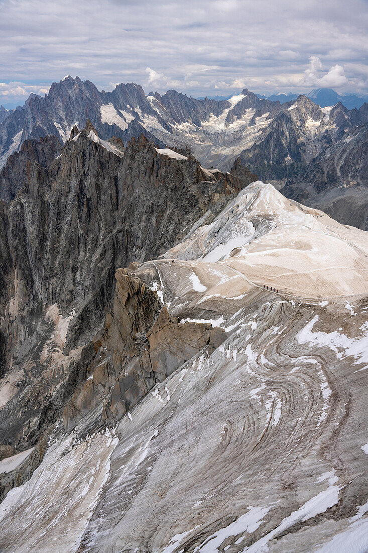 View from the Aiguille du Midi on a rope team in the high mountains, Vallée de Chamonix-Mont-Blanc, Le Mont-Blanc, Bonneville, Haute-Savoie, Auvergne-Rhône-Alpes, France