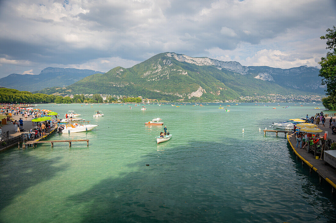 Canal du Vassé with direct access to Lac d'Annecy, Annecy, Haute-Savoie, Auvergne-Rhône-Alpes, France