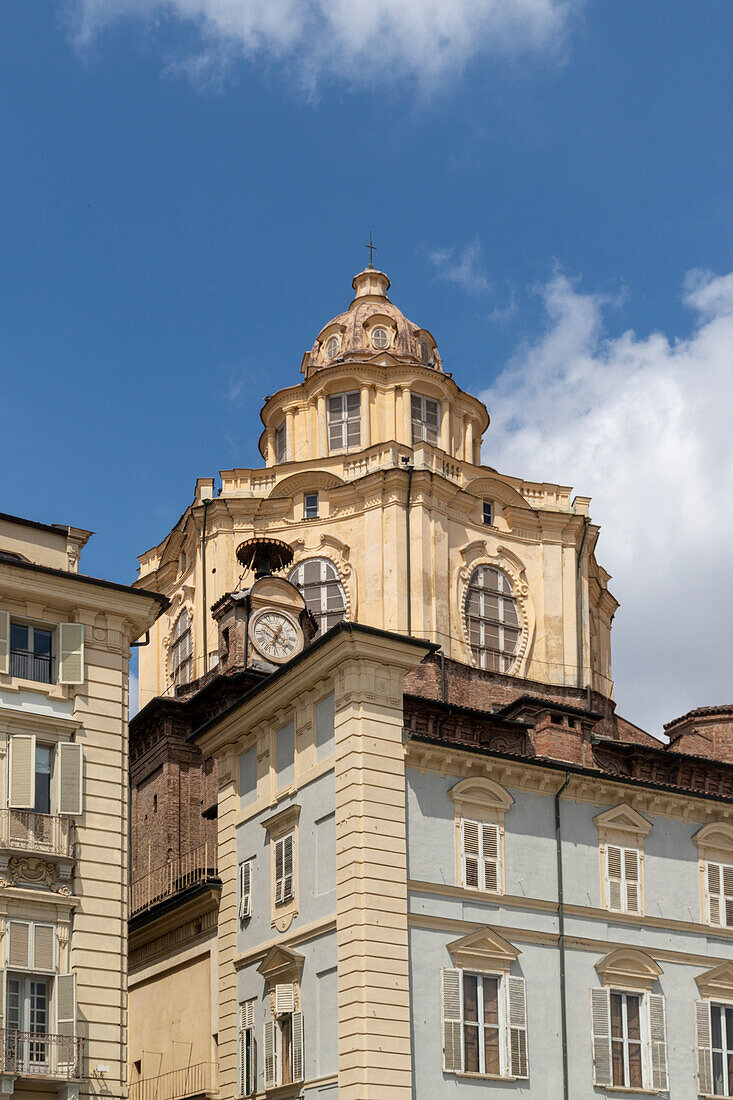 Kirche San Lorenzo auf der Piazza Castello, entworfen von Guarino Guarini im 17. Jahrhundert, Turin, Piemont, Italien