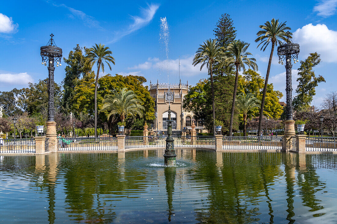 Der königliche Pavillon Pabellón Real, María Luisa Park, Sevilla, Andalusien, Spanien 