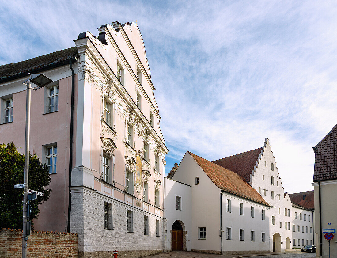 Fürstenstraße, ehemaliges Rentmeisteramt und Herzogsschloss in Straubing in Niederbayern in Deutschland