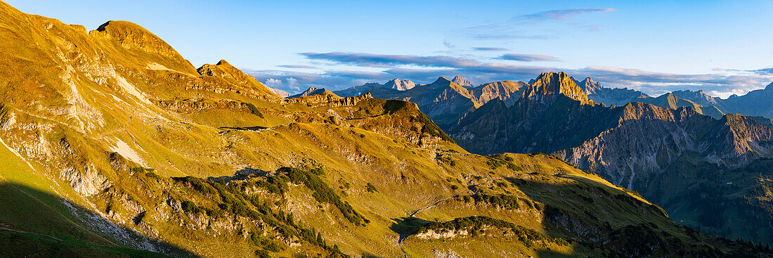 Mountain panorama from Laufbacher-Eckweg to Höfats, 2259m, Allgäu Alps, Allgäu, Bavaria, Germany, Europe