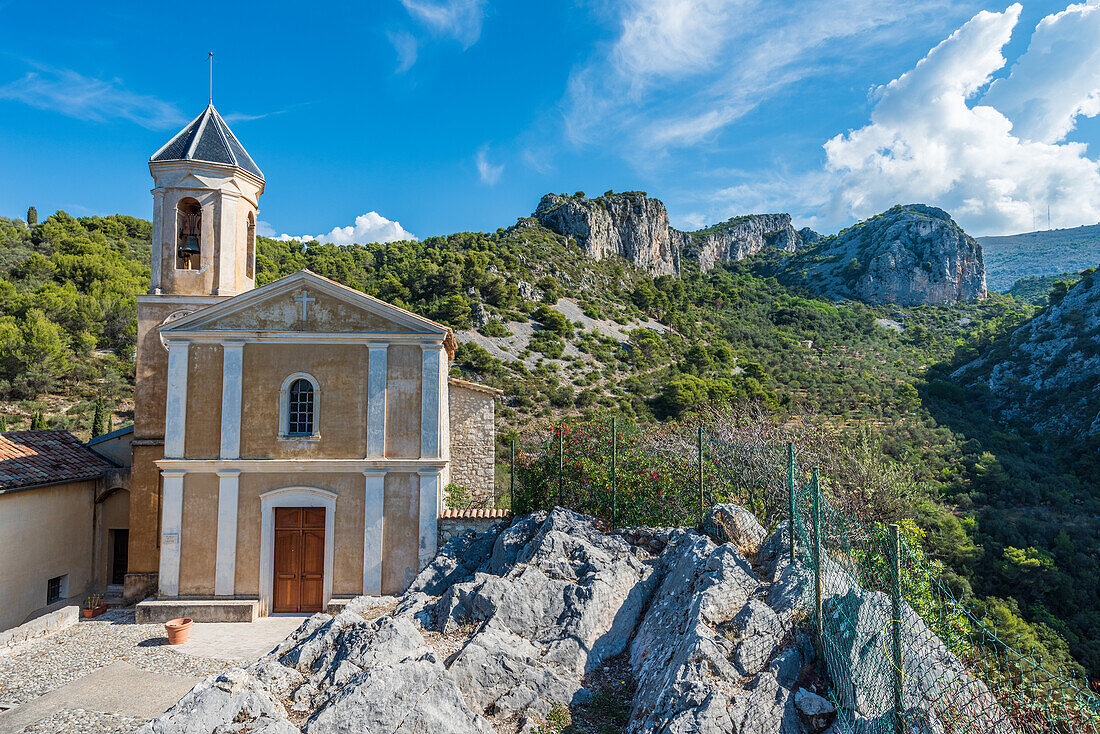 Kirche im Bergdorf Peillon in der Provence, Frankreich