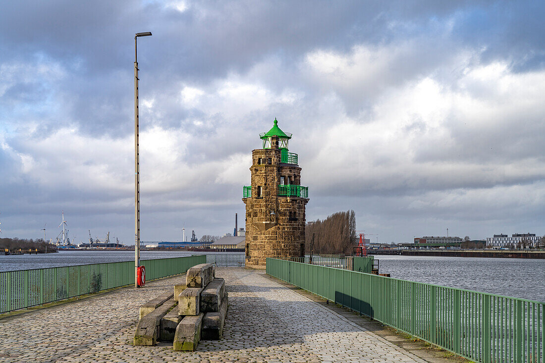 Leuchtturm Molenturm am Waller Sand der Überseestadt, Freie Hansestadt Bremen, Deutschland, Europa 