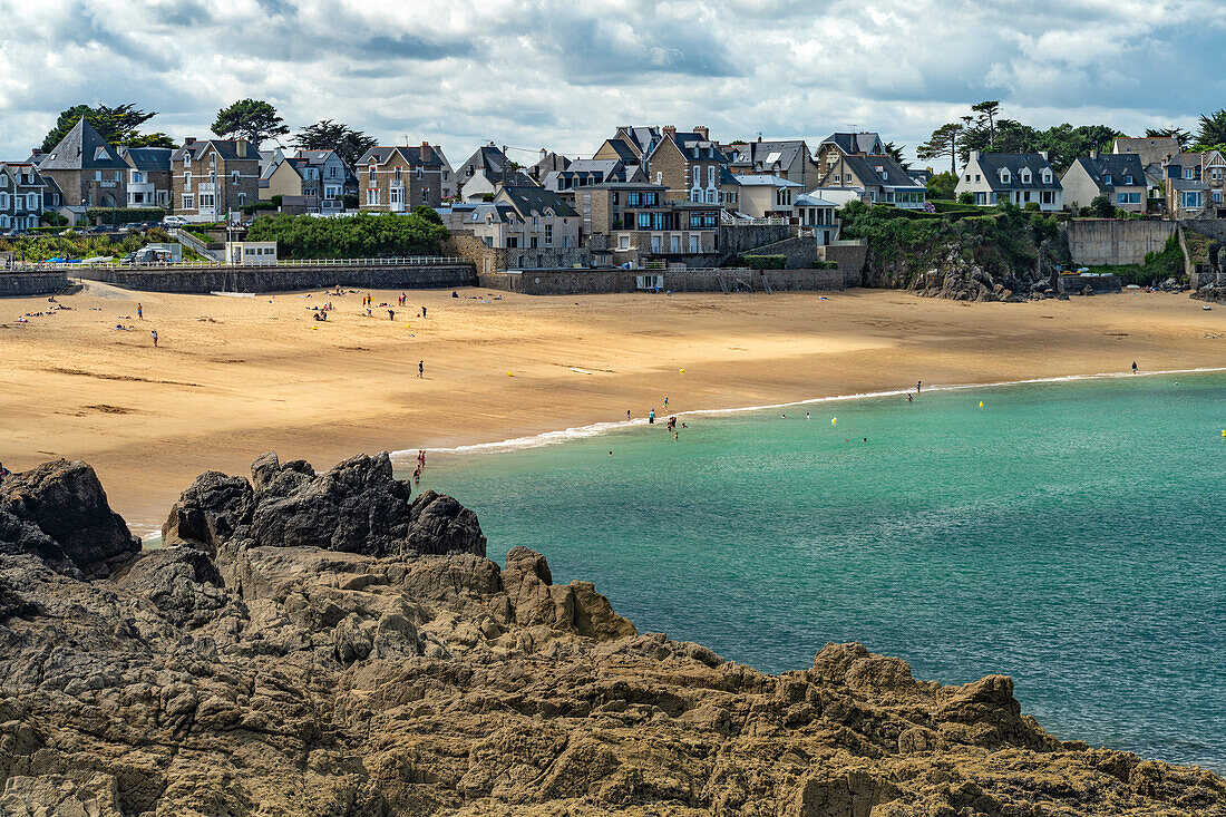 Der Strand Plage du Val bei Rothéneuf, Saint Malo, Bretagne, Frankreich 