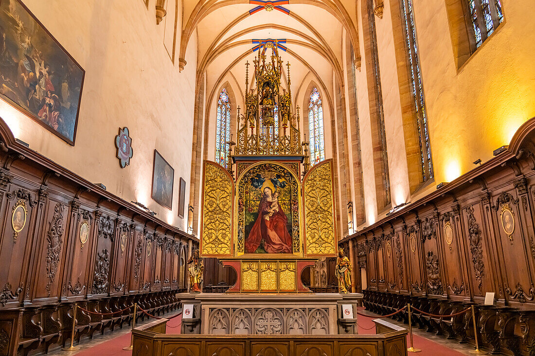 Madonna im Rosenhag von Martin Schongauer im Chor  der Dominikanerkirche in Colmar, Elsass, Frankreich 