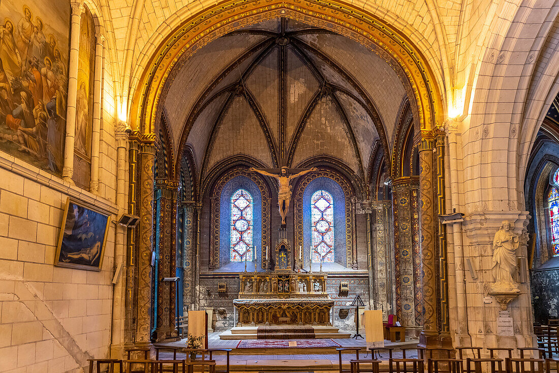 Interior and altar of the Eglise St. Maurice church, Chinon, France