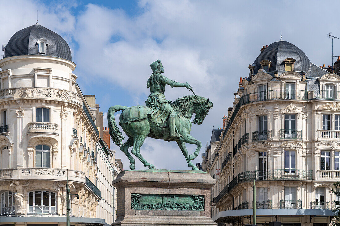 Reiterstandbild Jeanne d’Arc auf dem Platz Place du Martroi, Orleans, Frankreich