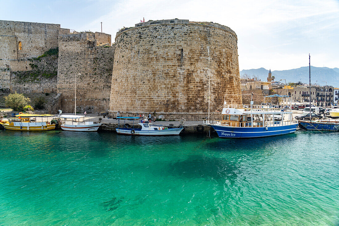 Hafen und Festung von Kyrenia oder Girne, Türkische Republik Nordzypern, Europa 