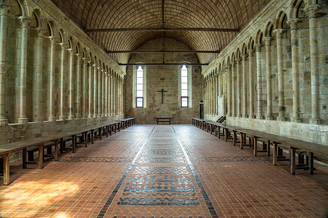 Refektorium der ehemaligen Abtei Mont Saint-Michel, Le Mont-Saint-Michel, Normandie, Frankreich 