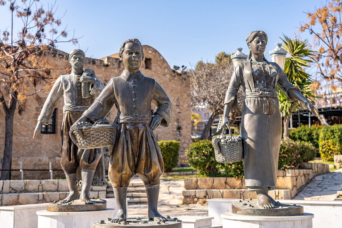 Skulptur von Philippos Yiapanis für die Bauern von Agia Napa, Zypern, Europa  