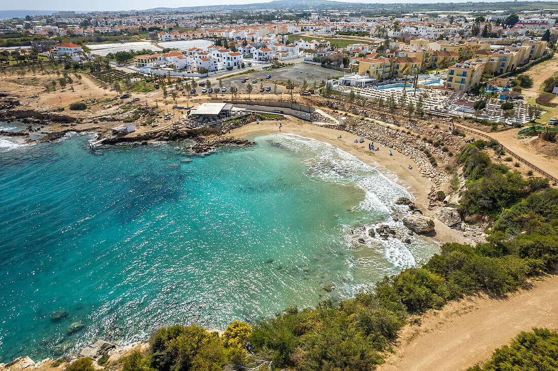 Agia Triada Beach oder Trinity Beach aus der Luft gesehen, Paralimni, Zypern, Europa  