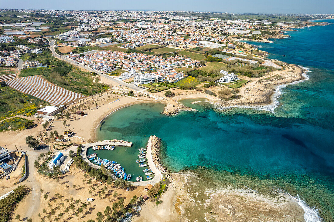 Agia Triada Beach oder Trinity Beach aus der Luft gesehen, Paralimni, Zypern, Europa  