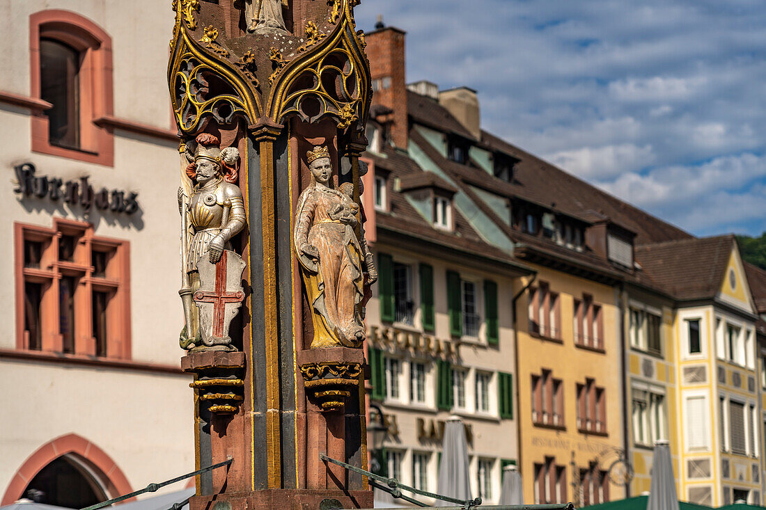 Fischbrunnen Detail am Münsterplatz, Freiburg im Breisgau, Schwarzwald, Baden-Württemberg, Deutschland