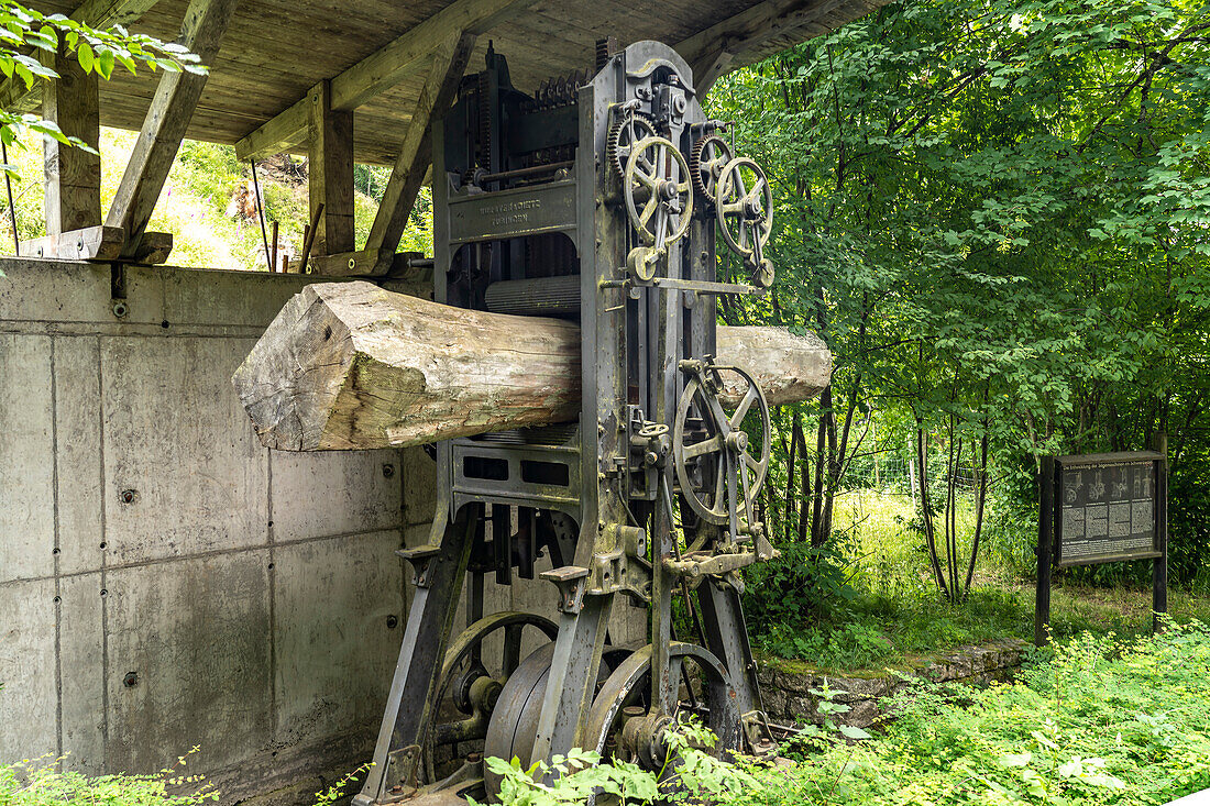 Historische Sägemaschine Klopfsäge in der Ravennaschlucht bei Breitnau, Schwarzwald, Baden-Württemberg, Deutschland