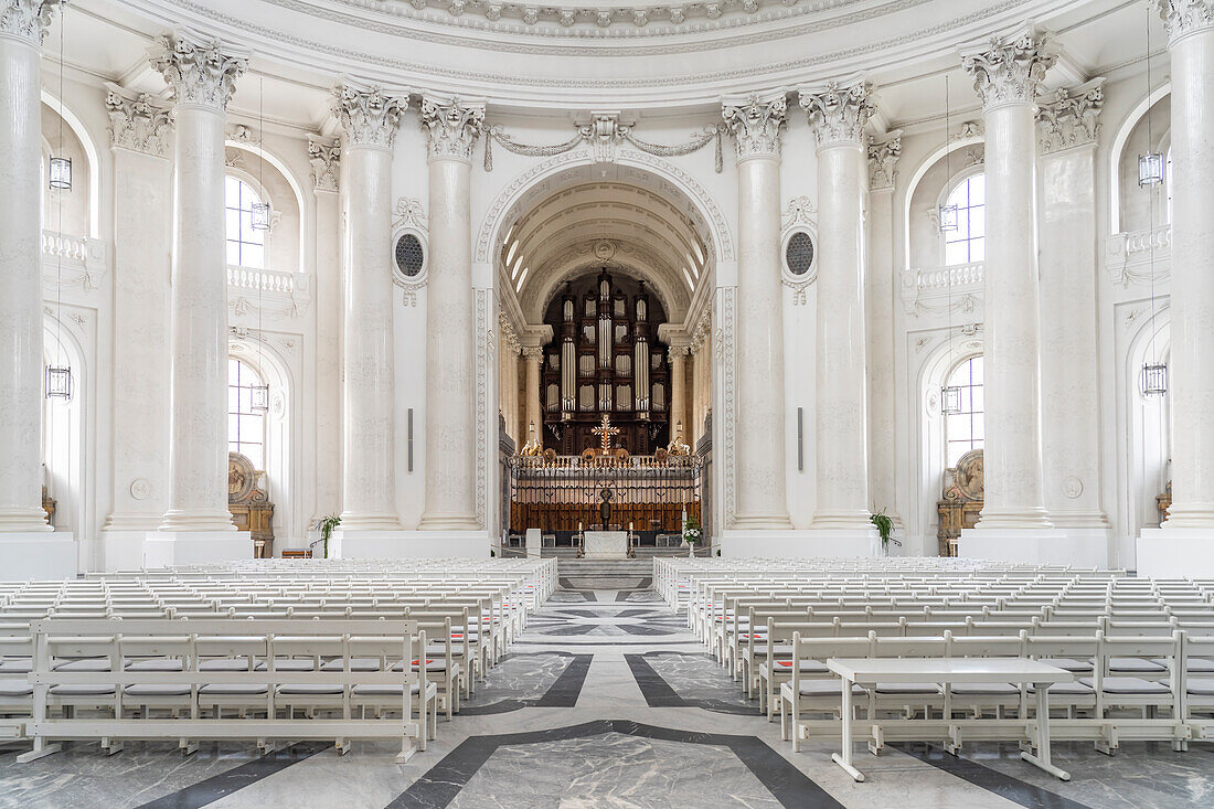 Innenraum und Orgel im Dom St. Blasius in St. Blasien, Schwarzwald, Baden-Württemberg, Deutschland