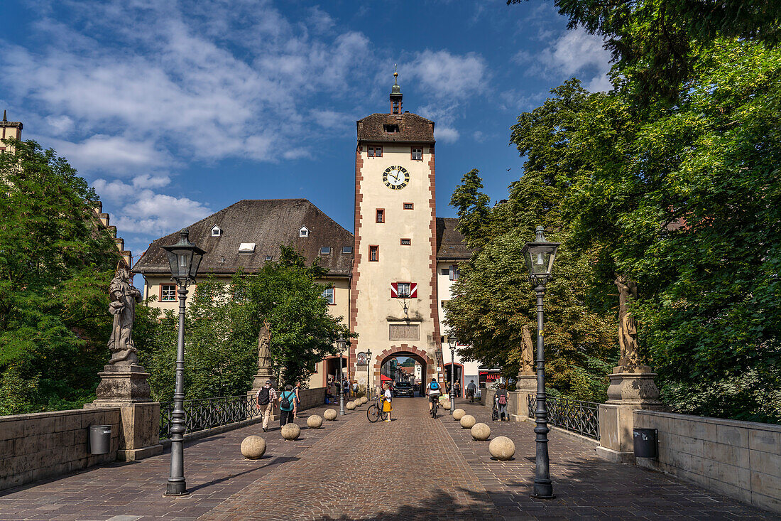 Das Obere Tor oder Schaffhauser Tor, Wahrzeichen der Stadt Waldshut-Tiengen, Baden-Württemberg, Deutschland 