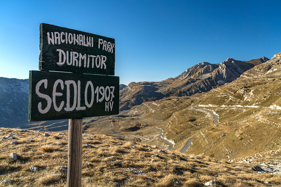 Schild am Sedlo Pass, Durmitor Nationalpark, Žabljak, Montenegro, Europa 