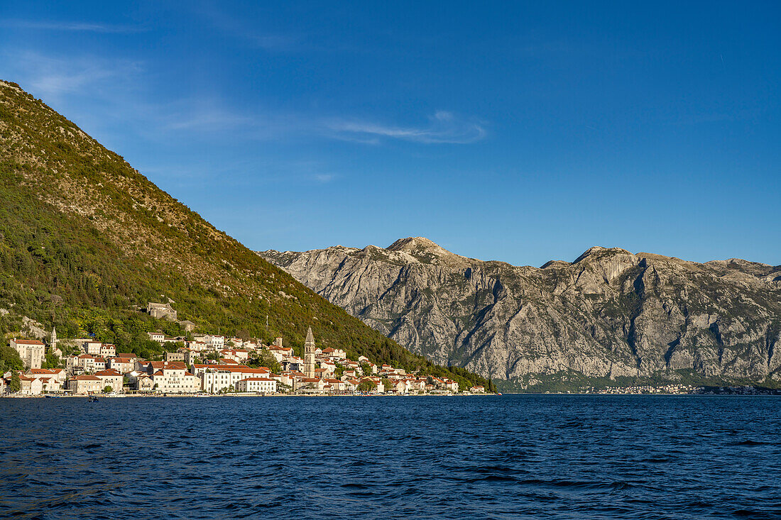 Perast und die Bucht von Kotor, Montenegro, Europa 
