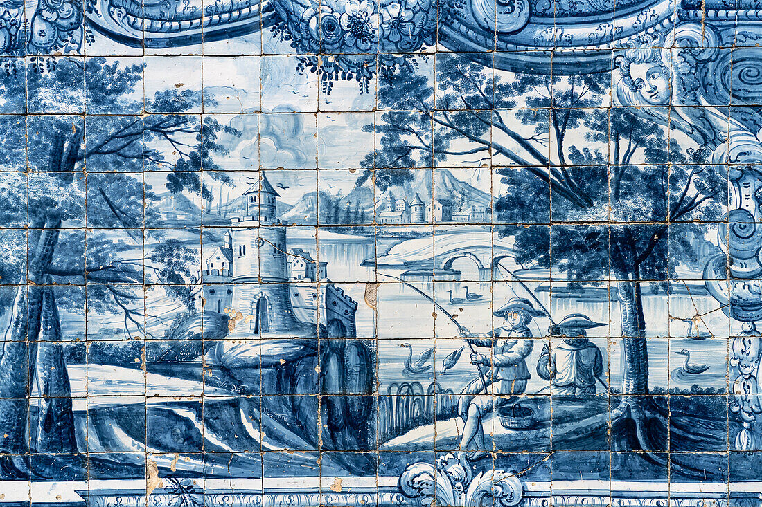 Wandbild aus typischen blauen Fliesen Azulejos in der Kathedrale Sé do Porto, Porto, Portugal, Europa  