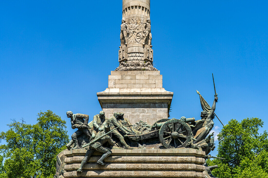 Monument on the Praça de Mouzinho de Albuquerque square in Porto, Portugal, Europe