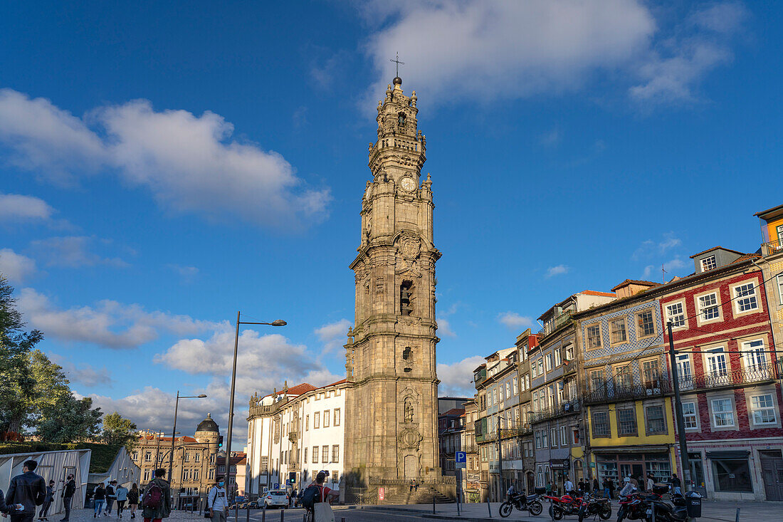 Torre dos Clérigos der Barockkirche Igreja dos Clérigos, Porto, Portugal, Europa