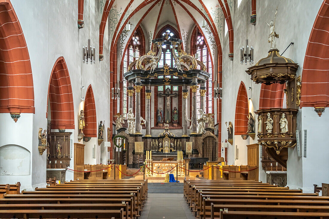 Innenraum der Basilika St. Martin in Bingen am Rhein, Rheinland-Pfalz, Welterbe Oberes Mittelrheintal, Deutschland 
