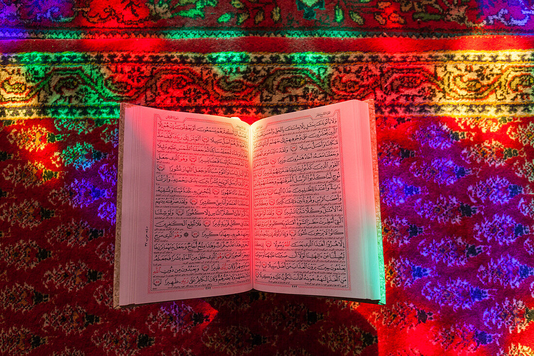 Zentraliran, Shiraz, Nasir-Al-Molk-Moschee, Heiliger Koran