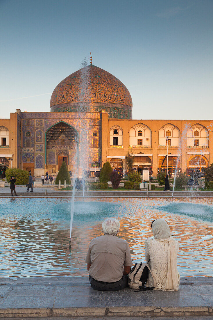 Zentraliran, Esfahan, Naqsh-E Jahan Imam Square, Springbrunnen, später Nachmittag