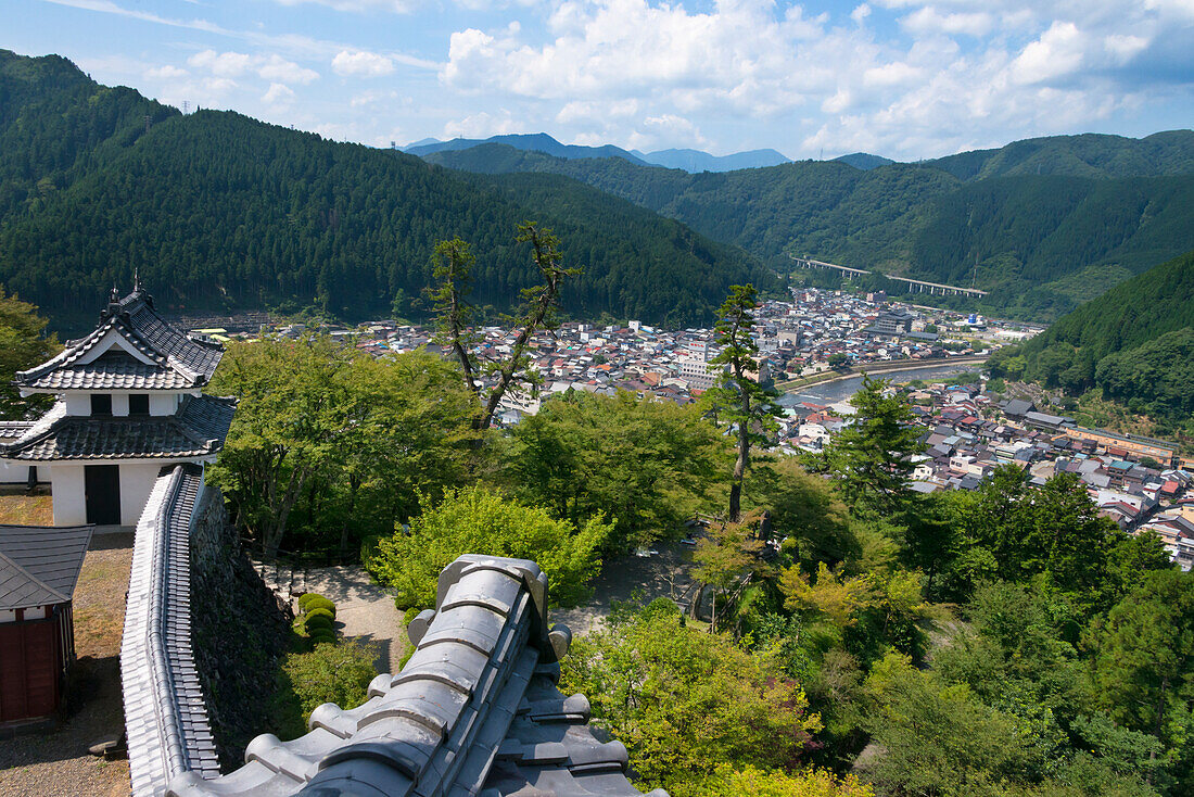 Ansicht von Gujo Hachiman Stadtbild mit der Burg, Präfektur Gifu, Japan