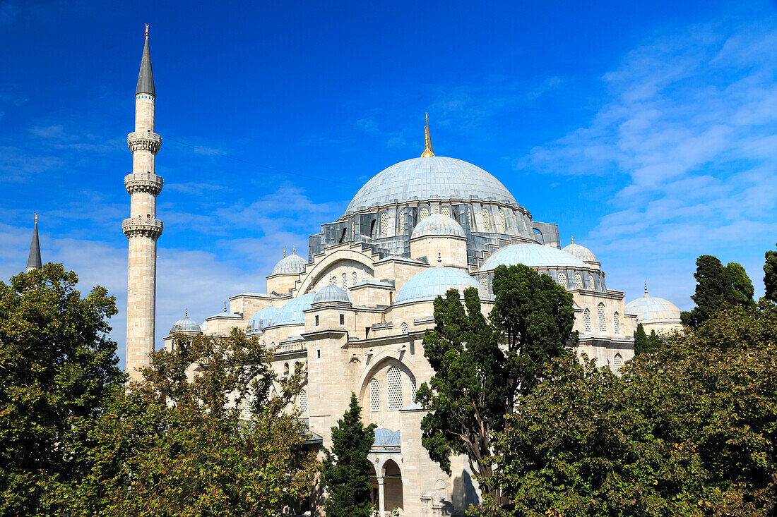 Türkei Istanbul. Der Suleymaniye-Moscheekomplex (Suleymaniye Camii) ist eine osmanische Kaisermoschee auf dem dritten Hügel von Istanbul.