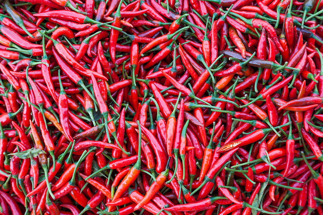 Vietnam, Dien Bien Phu. Stadtmarkt, Chilis