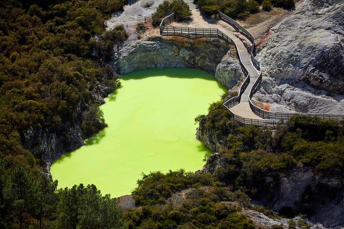 Devils Bath, Waiotapu Thermal Reserve, near Rotorua, North Island, New Zealand