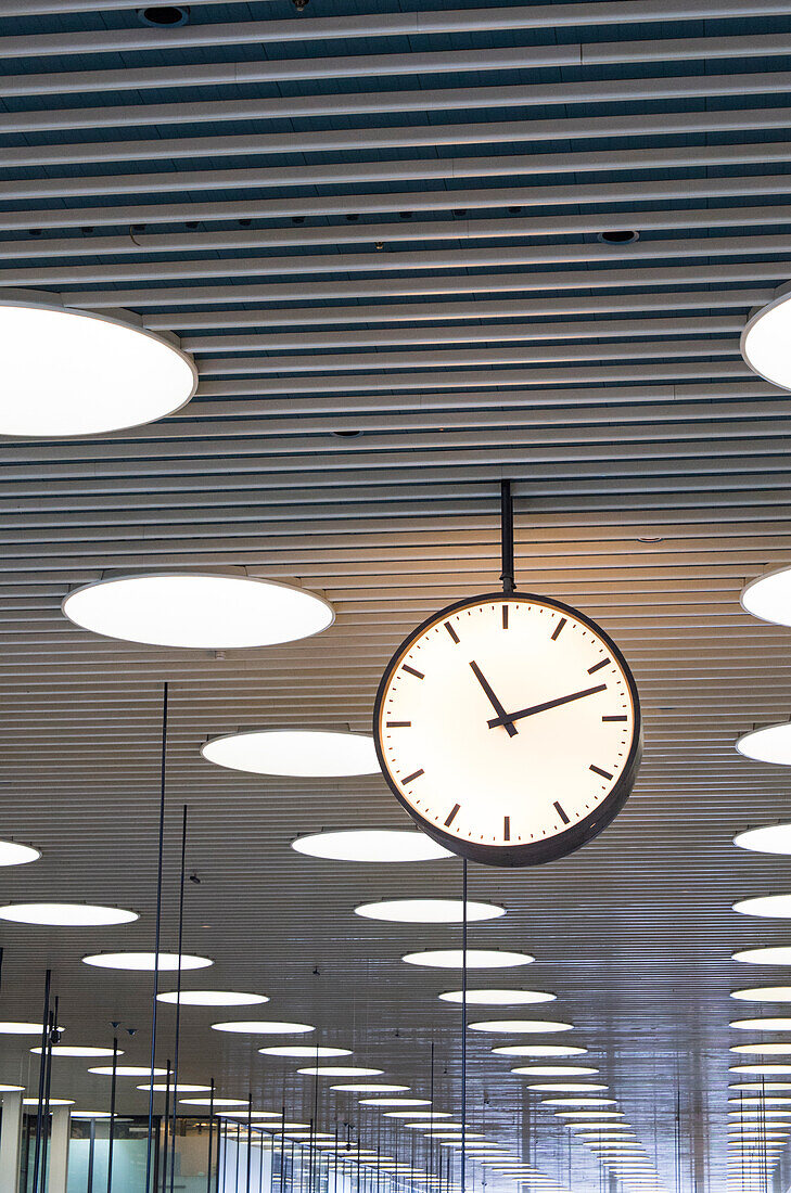 Denmark, Zealand, Copenhagen, Copenhagen International Airport, interior of Terminal 2 with clock